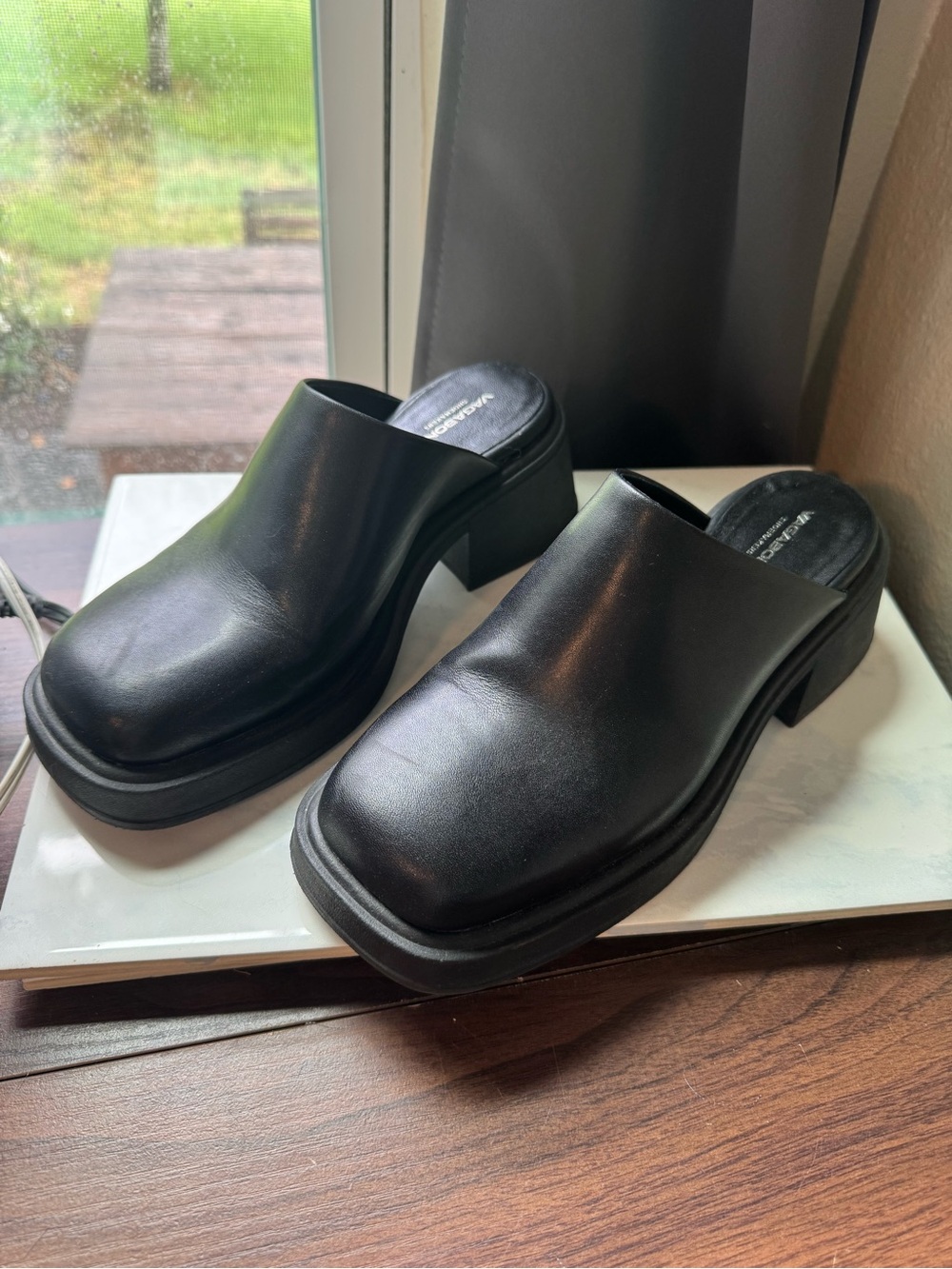 Vagabond Black Square-Toe Leather Mules - Dorah